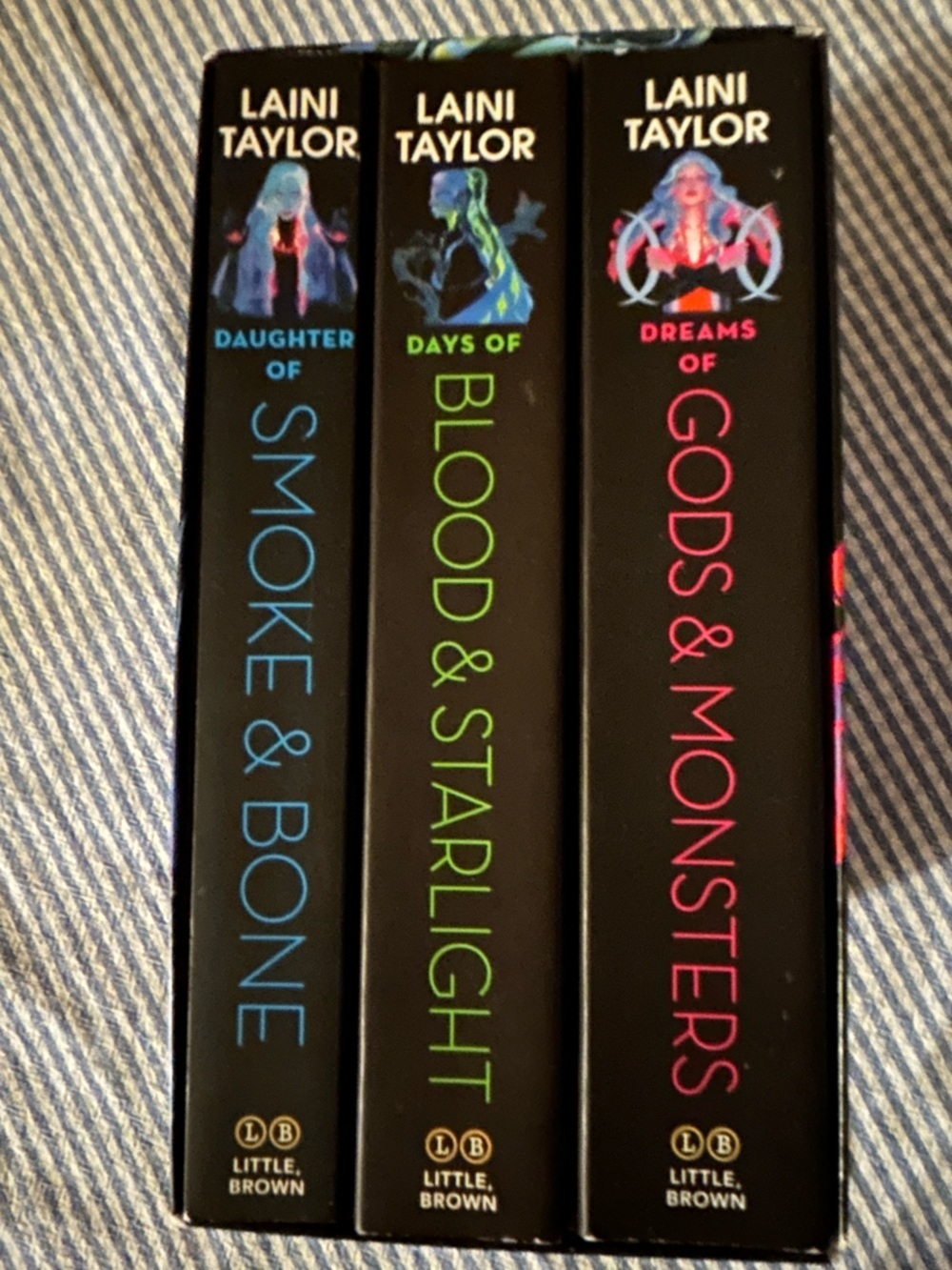 Daughter of Smoke & Bone: The Complete Gift Set 3 Book Set by Laini Taylor - Picture 3 of 10